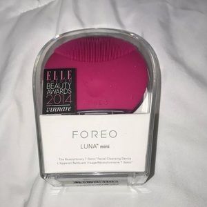 New Magenta Foreo Luna Mini